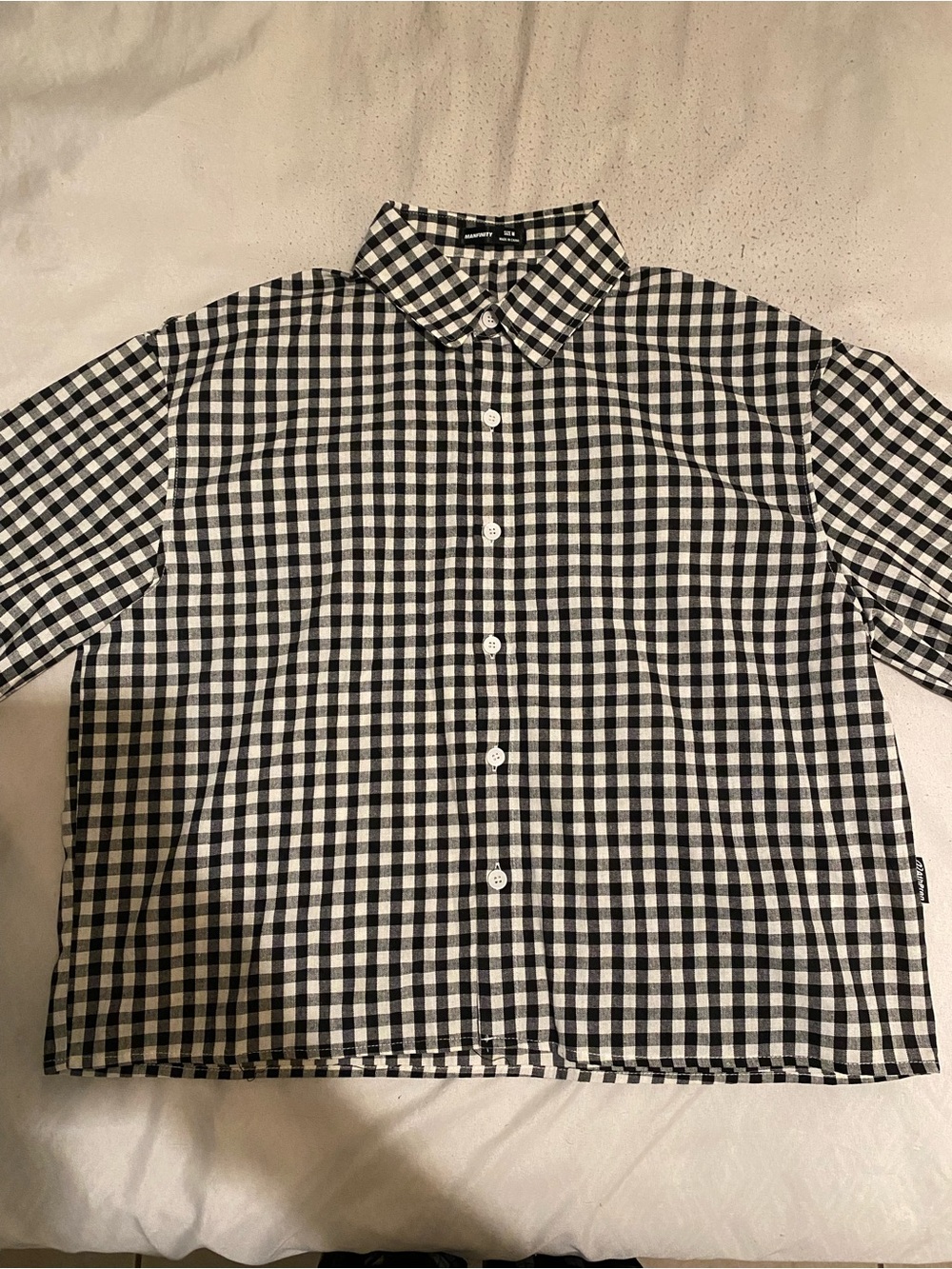 Button down checkered shirt size M never worn